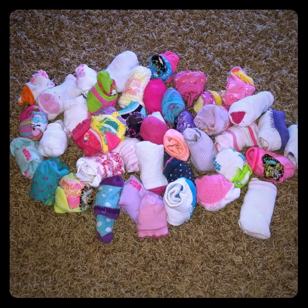 43+ pairs 🧦Socks🧦(Girls 2-5 years old)
